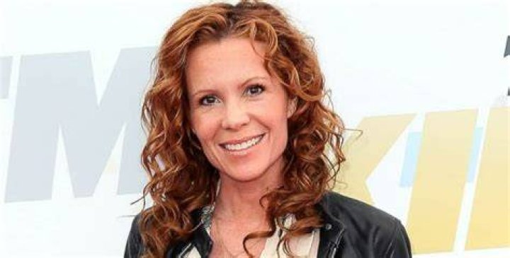 Robyn Lively Bra Size, Age, Weight, Height, Measurements
