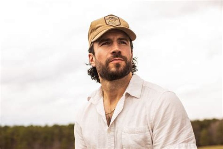 How tall is Sam Hunt? Facts about his height and weight 1 Sam Hunt