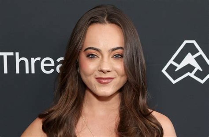 Young Sheldon's Ava Allan in Workout Gear is "Gorgeous" Boxing